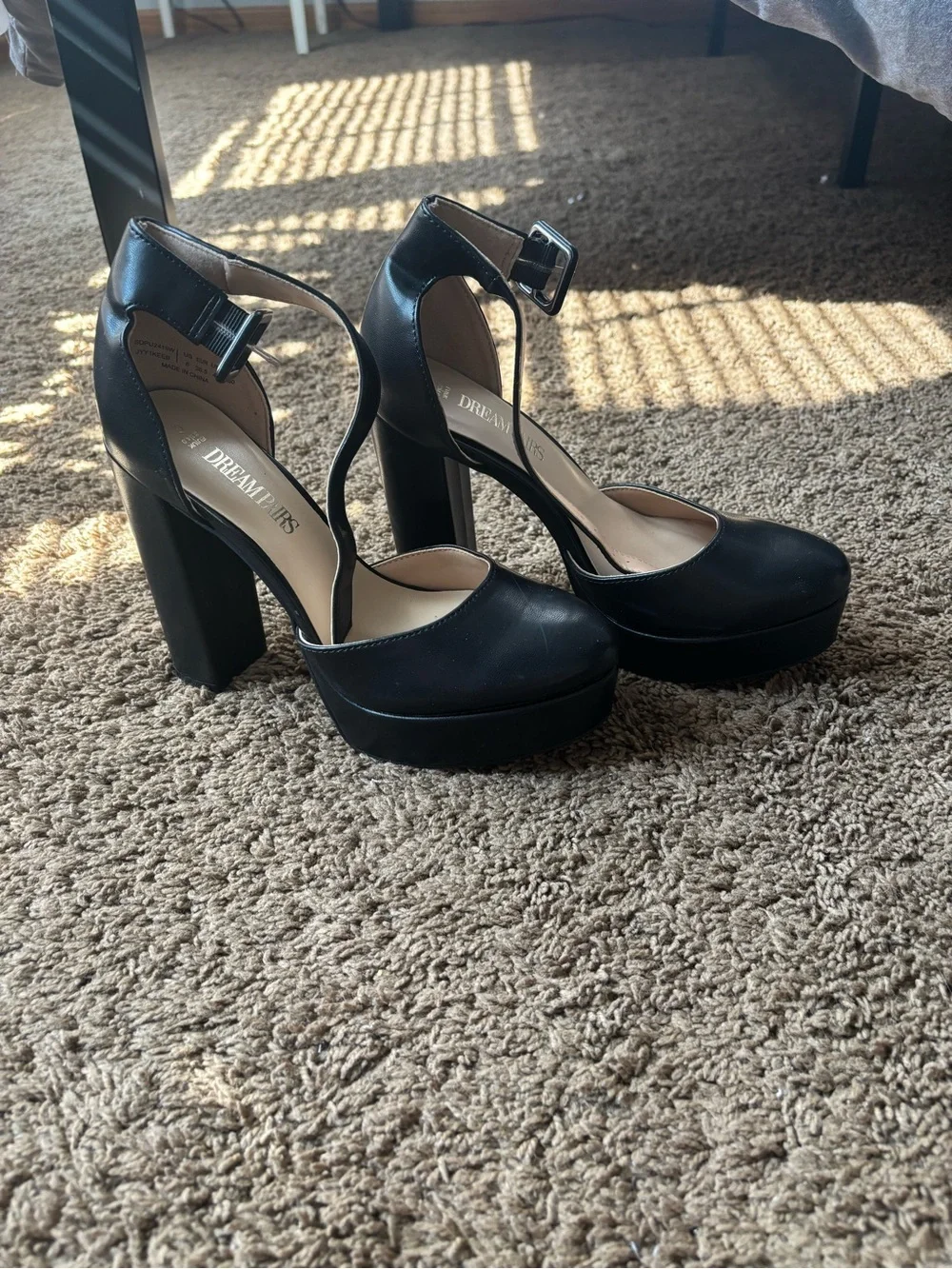 Size 6 Dream Pairs Black Heels